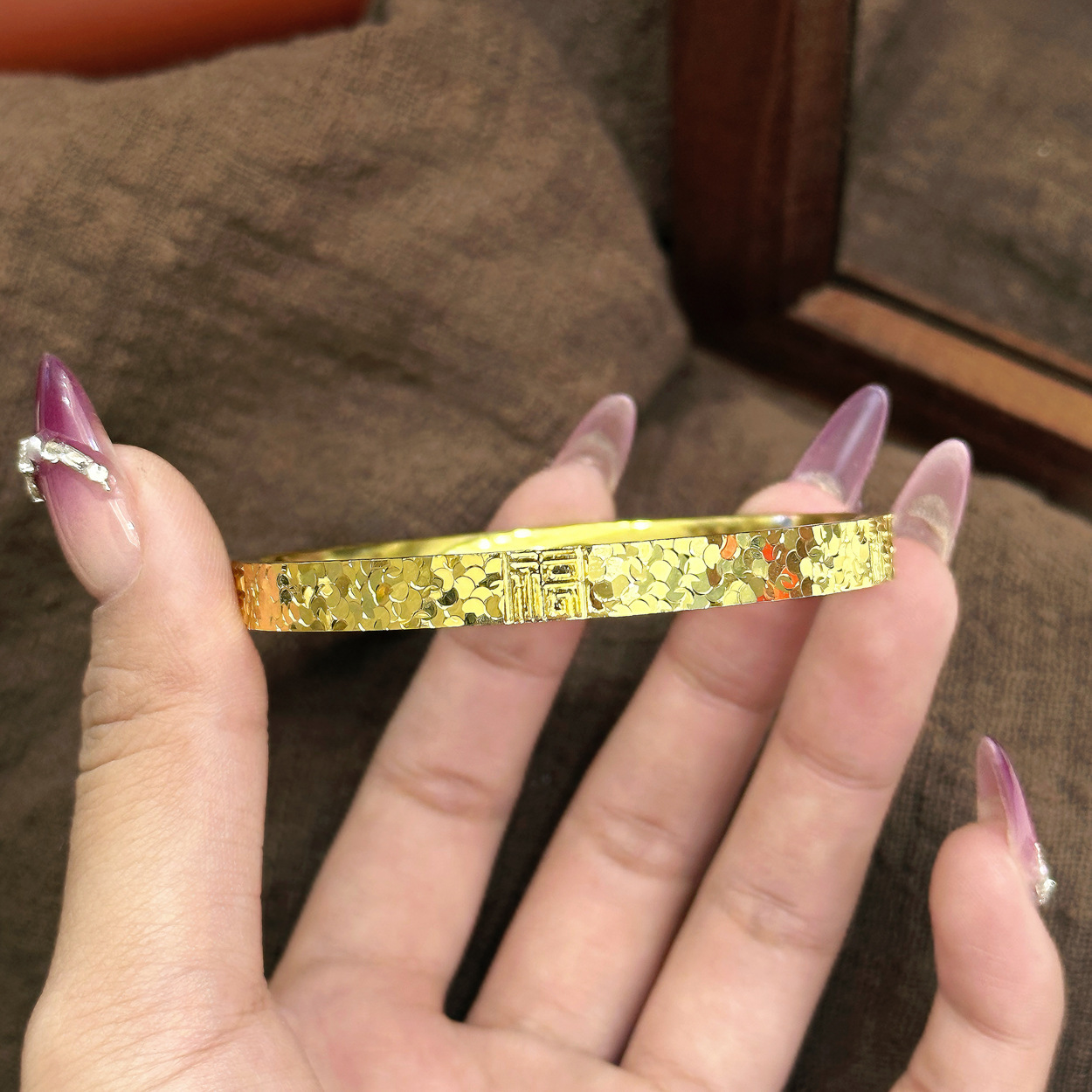 La tienda de oro con el mismo anillo de tres caras de Fujitsu pulsera de hielo roto pulsera de cara ancha lujosa ligera pulsera de alta calidad de moda universal