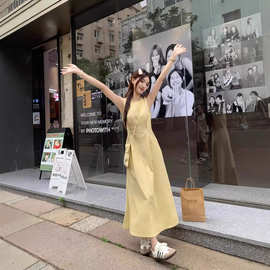 纯欲风复古黄色无袖背心连衣裙女2025夏季新款显瘦a字背心长裙潮