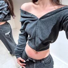 正确版2025秋冬新款性感风高级感一字肩V领针织毛衣开衫小外套女