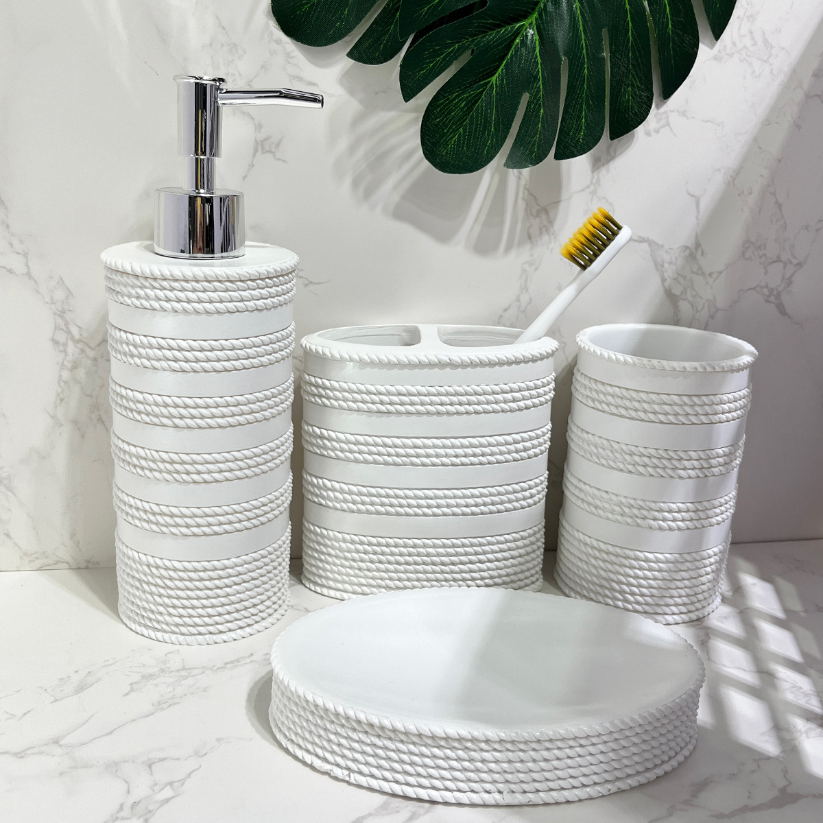 Set de baño de resina simple, artículos de baño, hotel de cuatro piezas, botella de desinfectante de manos, taza, jabón, decoración