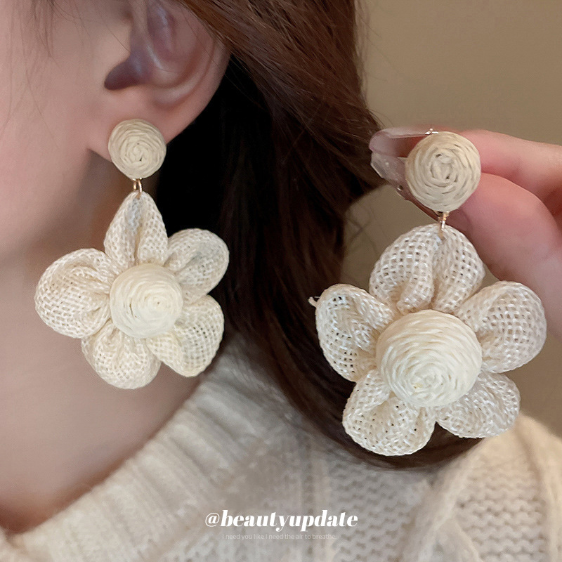 Tejido retro pendientes redondos de diseño de moda europea y americana pendientes de personalidad de alto grado pendientes de temperamento exagerado al por mayor