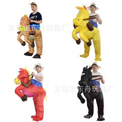 人気の中で親子パーティーの遊園地は空気を入れて馬の服装をします。