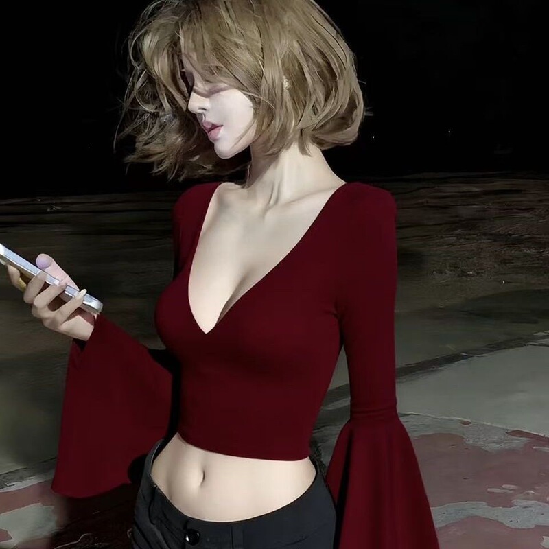 Sexy Style Deep V-Neck Flared Sleeve T-Shirt for Women 2026 New Style Mature Style Elegant Slim-Fit Flattering Top Sexy Style Deep V-Neck Flared Sleeve T-Shirt for Women 2026 New Style Mature Style Elegant Slim-Fit Flattering Top
