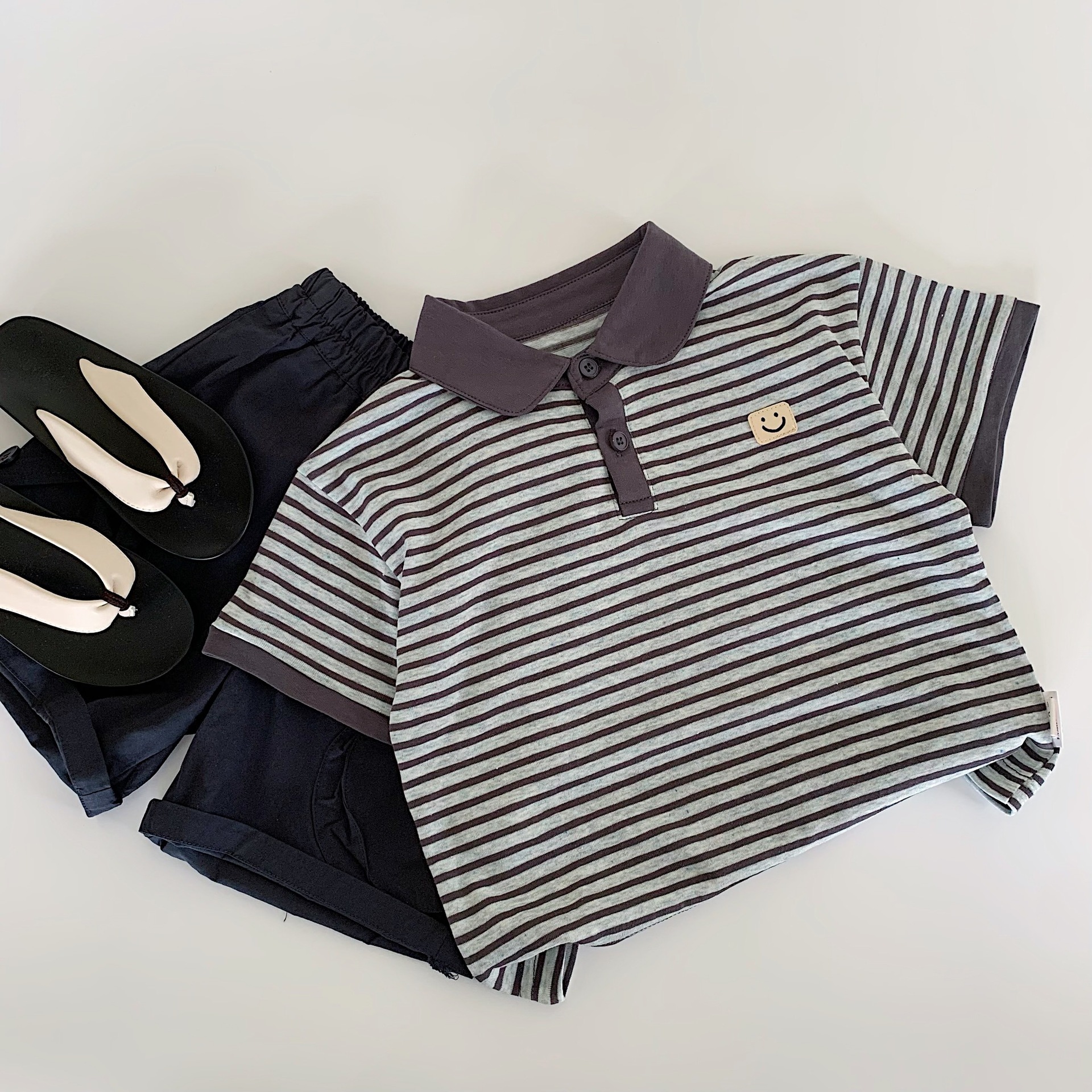 Camiseta de manga corta de verano para niños 2025 nuevo estilo coreano polo a rayas para niños