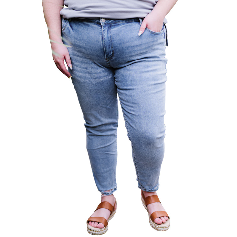 时颖欧美中腰牛仔裤女秋新款浅蓝色大码显瘦显高破洞休闲小脚裤女