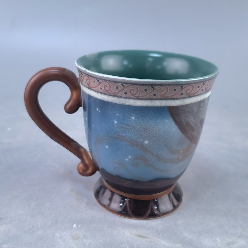 Taza de mariposa de cerámica retrógrada para niñas domésticas de alto valor facial, taza de café en forma de V, taza de pareja, regalo de mano