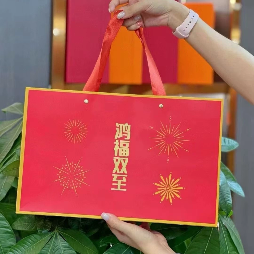 Новогодняя подарочная коробка высокого класса