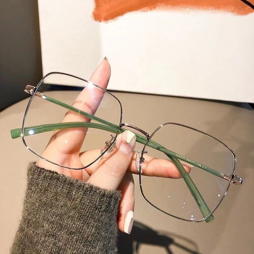 Anti-blue light flat glasses for women  new literary retro metal glasses for men can be equipped with myopia glasses frame 8022