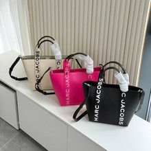 MJ�W���¿���֦�yţƤ���ذ��˻@�Ӱ��μ�б��������r�аٴ�Ů��