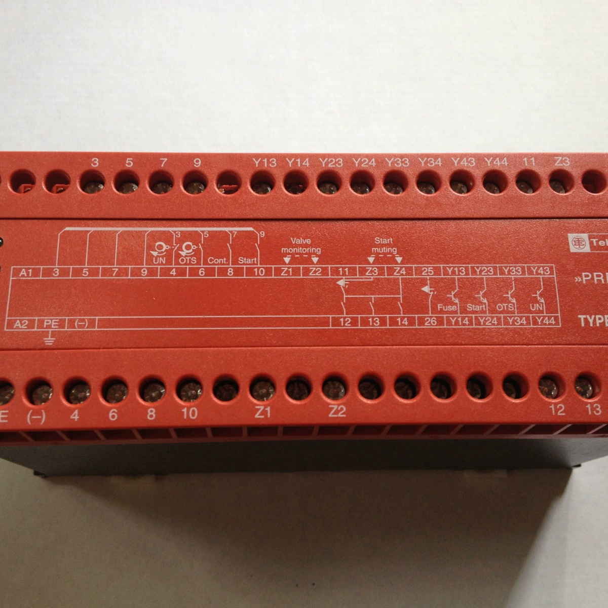 Реле безопасности XPSOT377 Schneider XPSOT377 230 В переменного тока