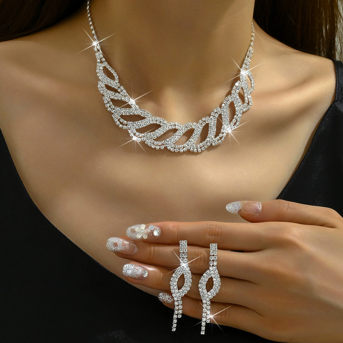 (Граница торговли), ювелирные изделия, платье для невесты, ожерелье и серьги