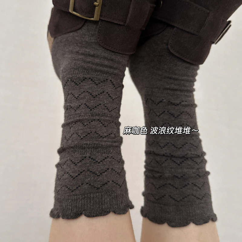 New autumn/winter Korean-style Instagram-inspired coffee-colored classic wavy-patterned cotton mid-calf socks, seamless and versatile, perfect for layering New autumn/winter Korean-style Instagram-inspired coffee-colored classic wavy-patterned cotton mid-calf socks, seamless and versatile, perfect for layering