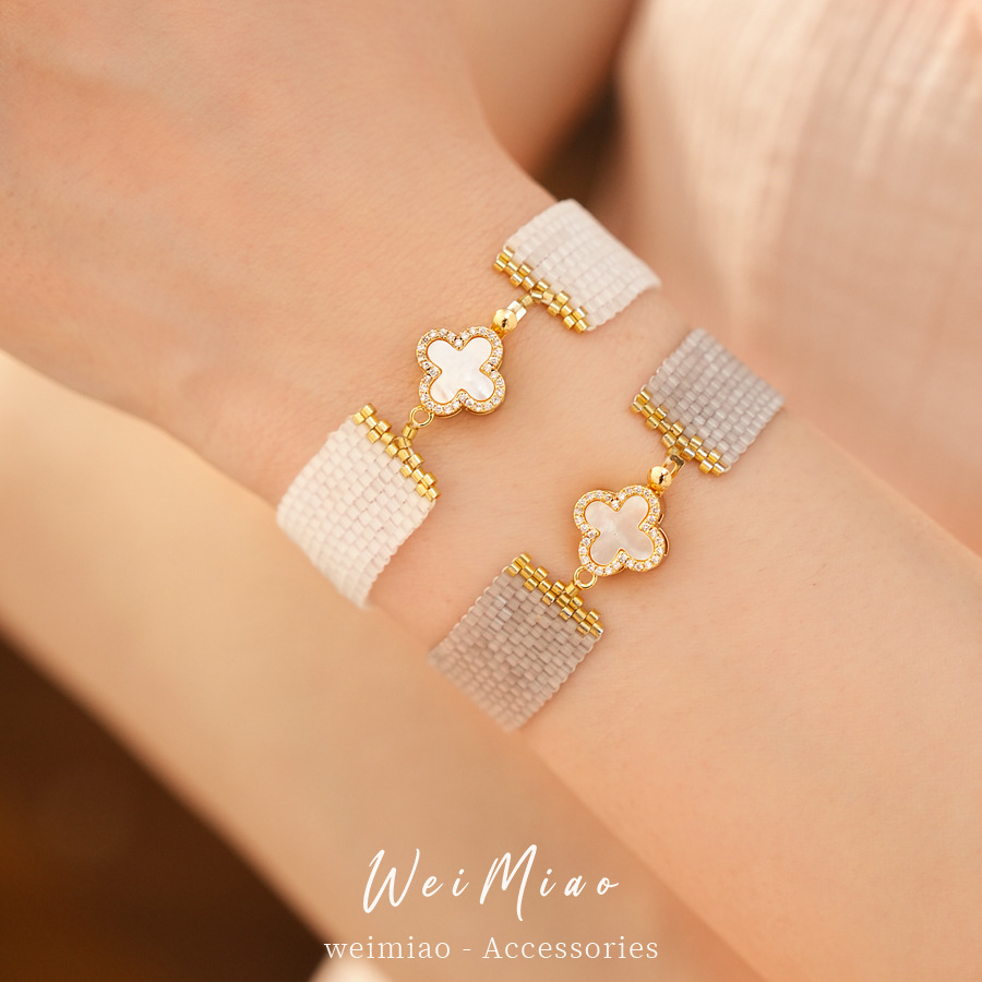 Zircón con cuentas, flor de hierba de la suerte, pulsera ligera de lujo, pulsera de nicho, personalidad temperamento de alta calidad, joyas al por mayor