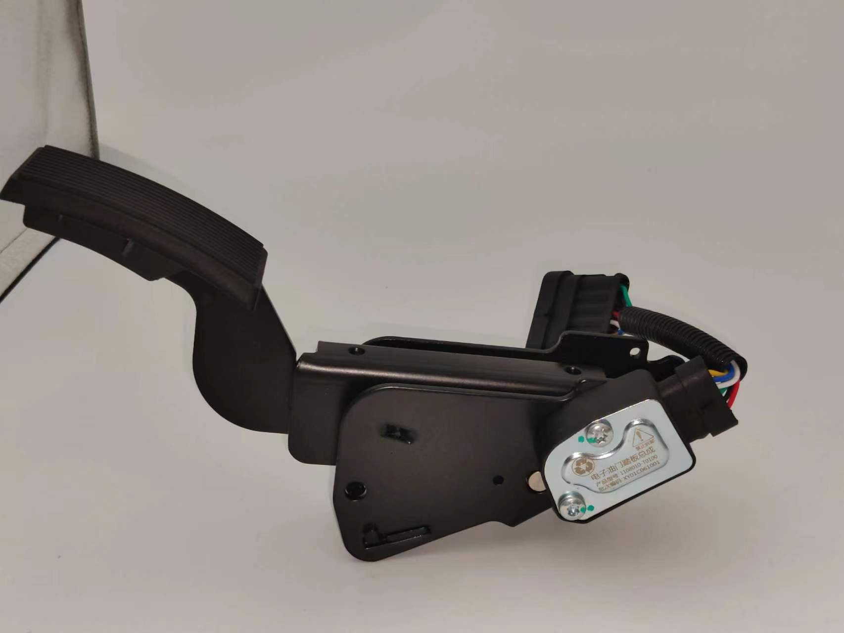 Truck Parts Throttle Pedal for Sinotruk Dongfeng 1108010-T0100 Electronic Throttle Pedal
