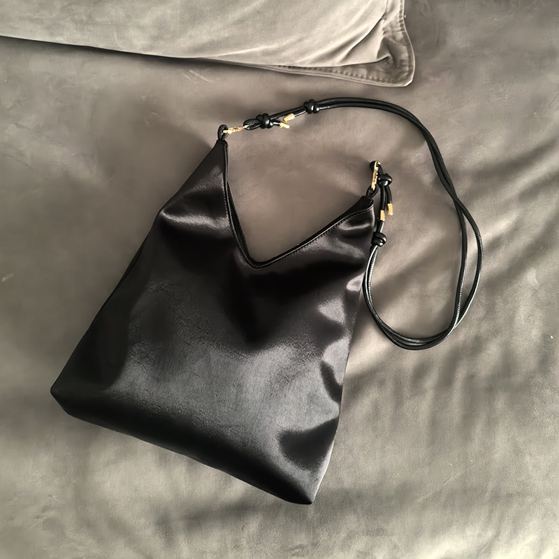 云之琪加厚绸缎V领斜跨包旗袍包国风文艺女包空白飘漆手绘包包