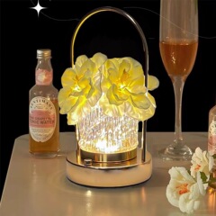 教師の日に先生の永遠の花の小夜灯の誕生日プレゼントを送ります。