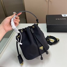 P�ҕr���а�����㲼����ˮͰ��Ůʿ���]����¿����e�μ������