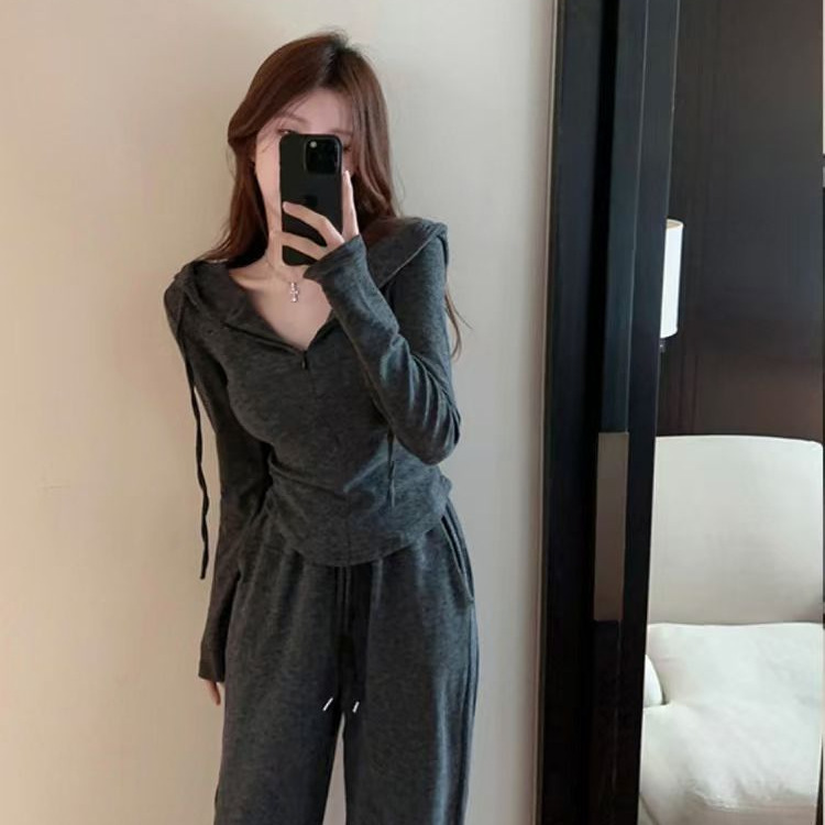 Casual Popular Casual Suit Autumn and Winter New Solid Color Zipper Short Hooded Cardigan Sweatshirt Two-Piece Set for Women Casual Popular Casual Suit Autumn and Winter New Solid Color Zipper Short Hooded Cardigan Sweatshirt Two-Piece Set for Women
