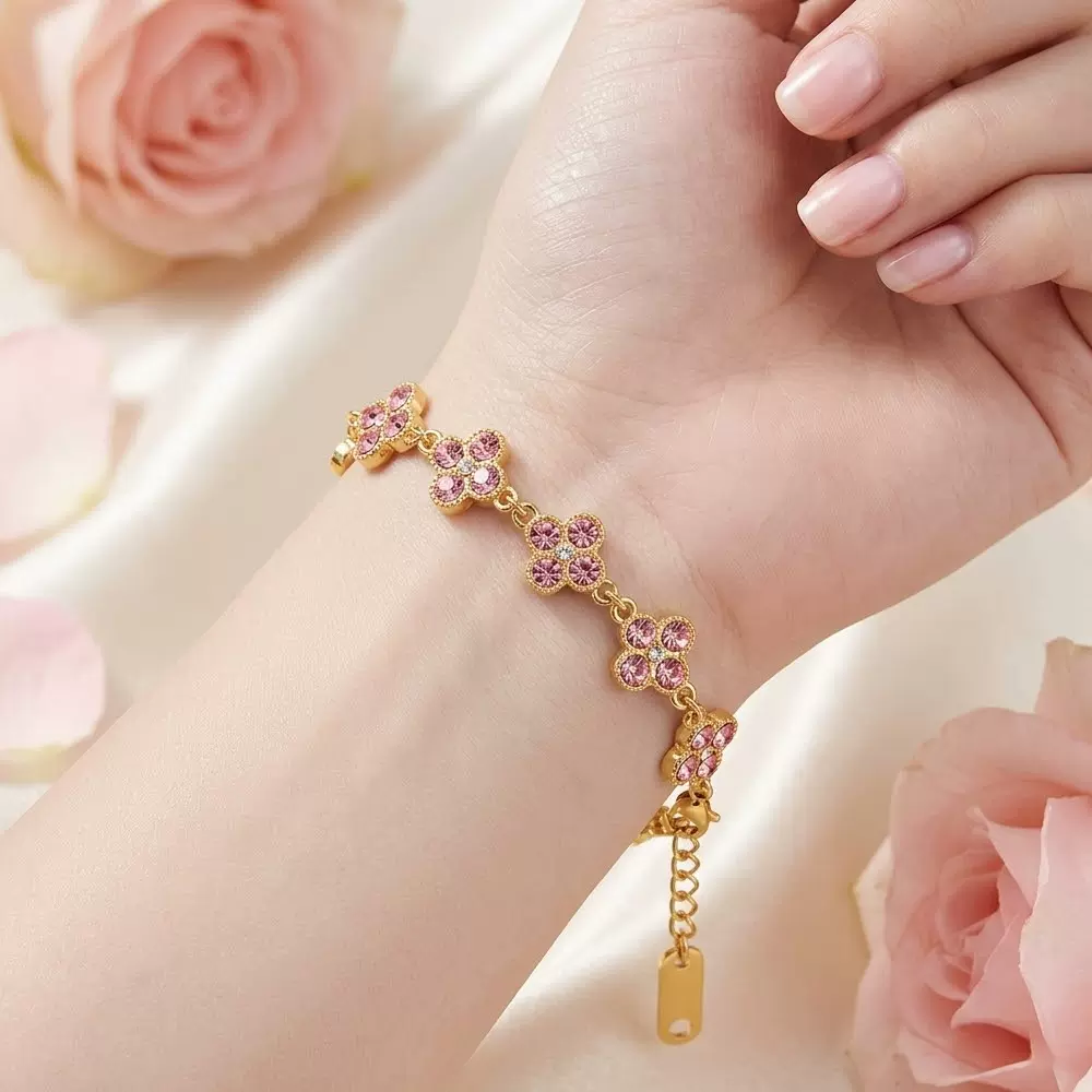 跨境新款满钻四叶草精致奢华手链女轻奢高级感不锈钢珠宝粉色手链