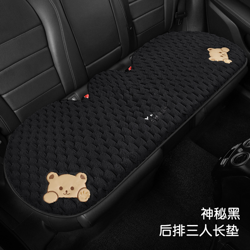 新型の自動車の座布団は冬のぬいぐるみが可愛いです。女性は保温してお尻を温めます。|undefined