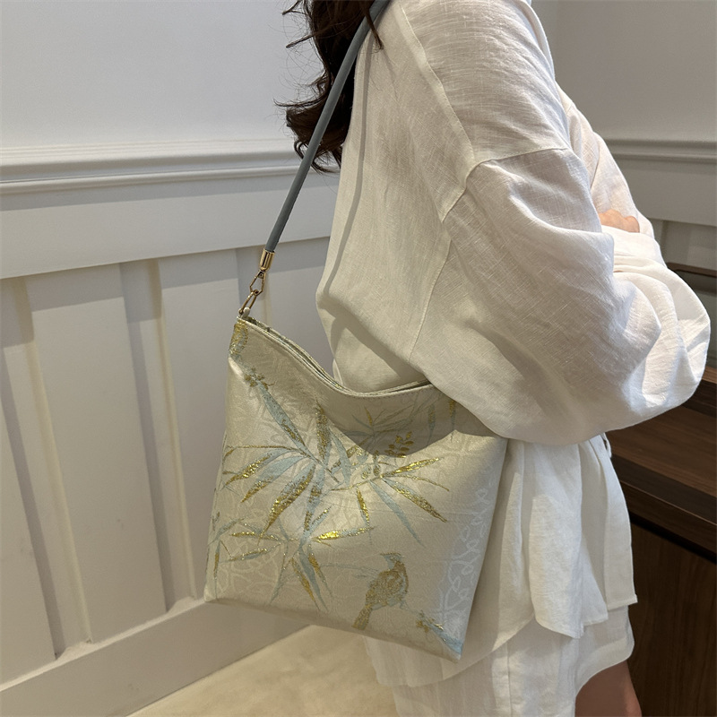 Elegante bordado de seda dorada de alta calidad bambú mariposa nuevo estilo 2024 nuevo estilo chino bolso debajo de la axila