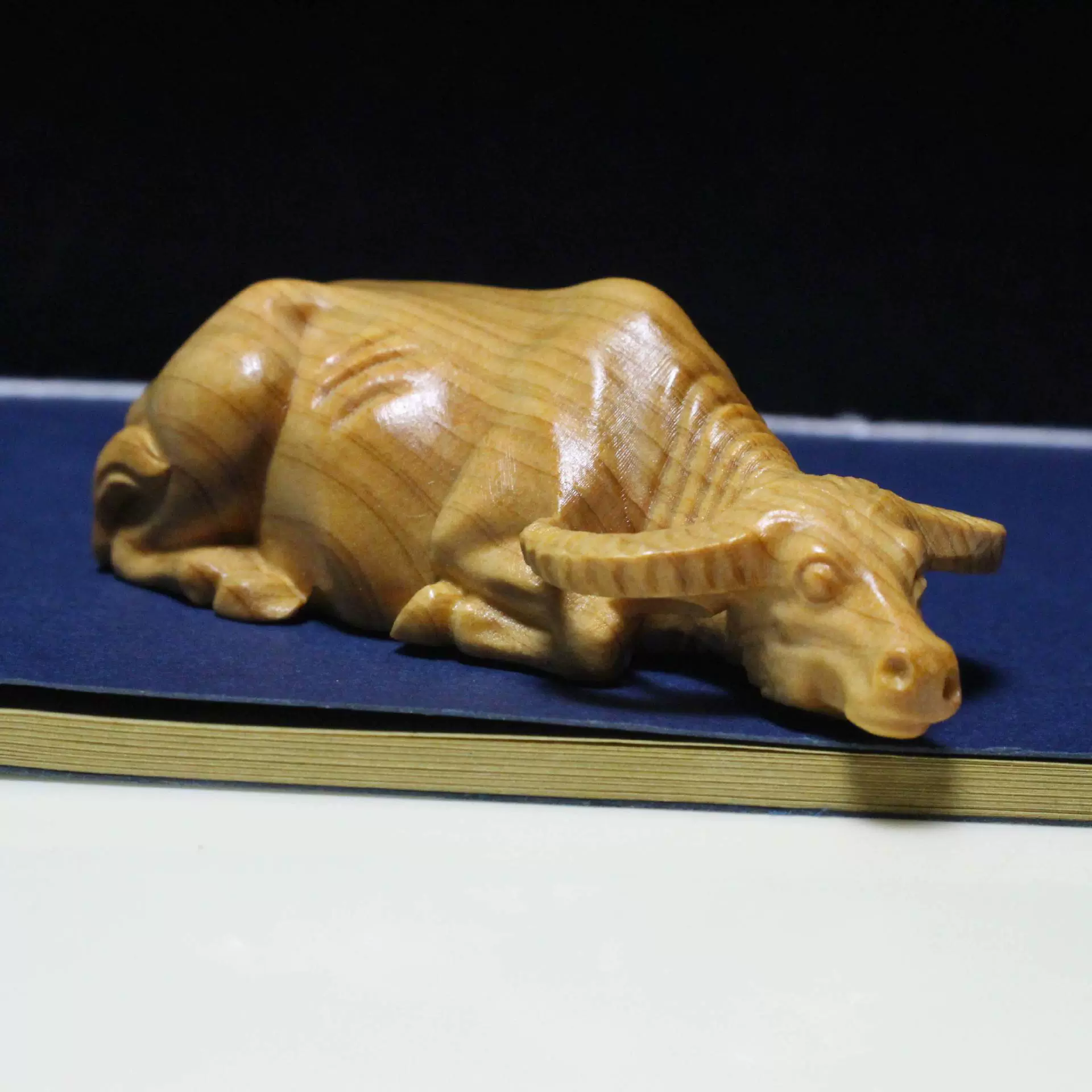 崖柏木雕手把件生肖牛勤劳水牛钱随身把玩招财工艺品摆件