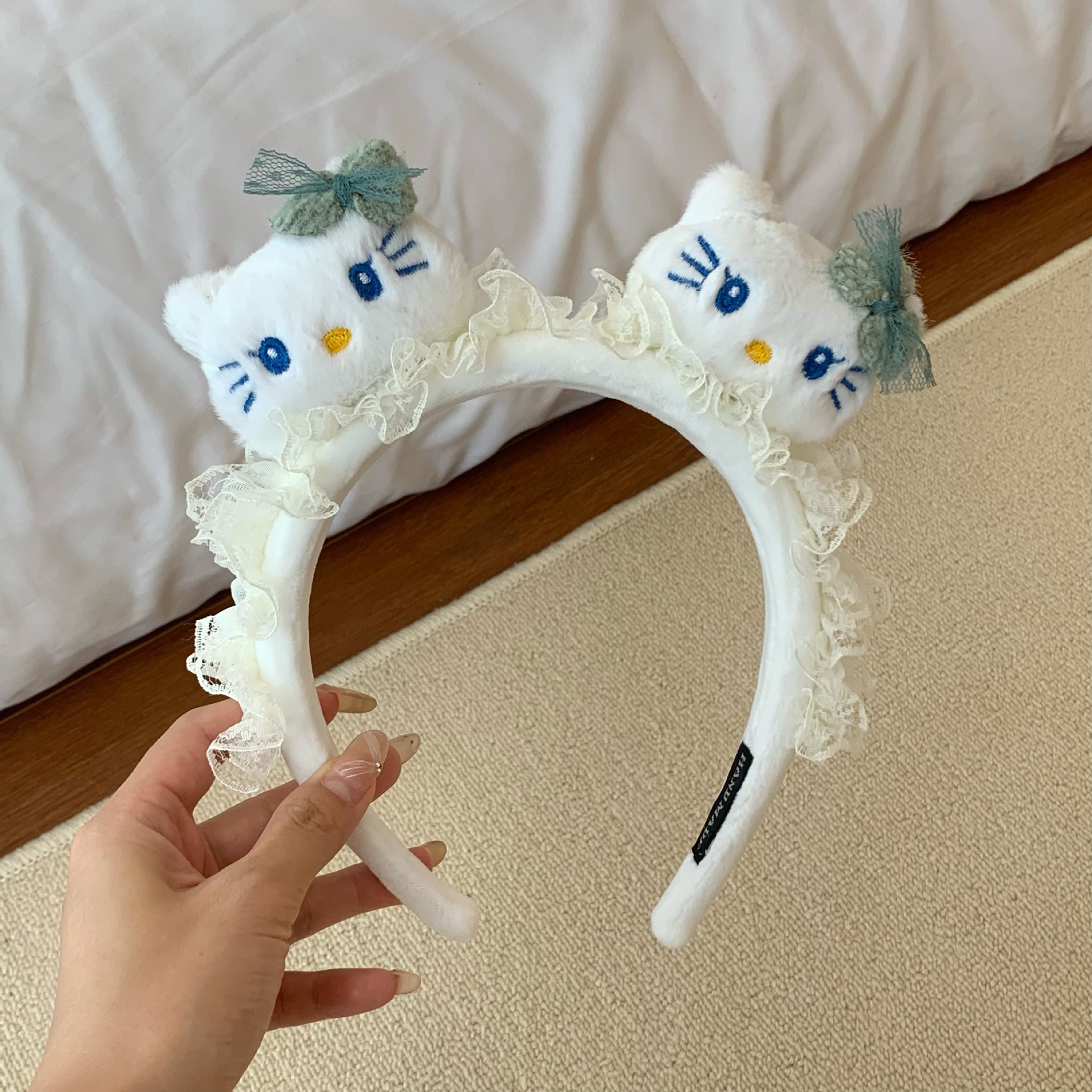 2024 nueva linda niña Kitty muñeca de peluche lavarse la cara correa de cabello para las cuatro estaciones de lavarse la cara maquillaje clip de cabello