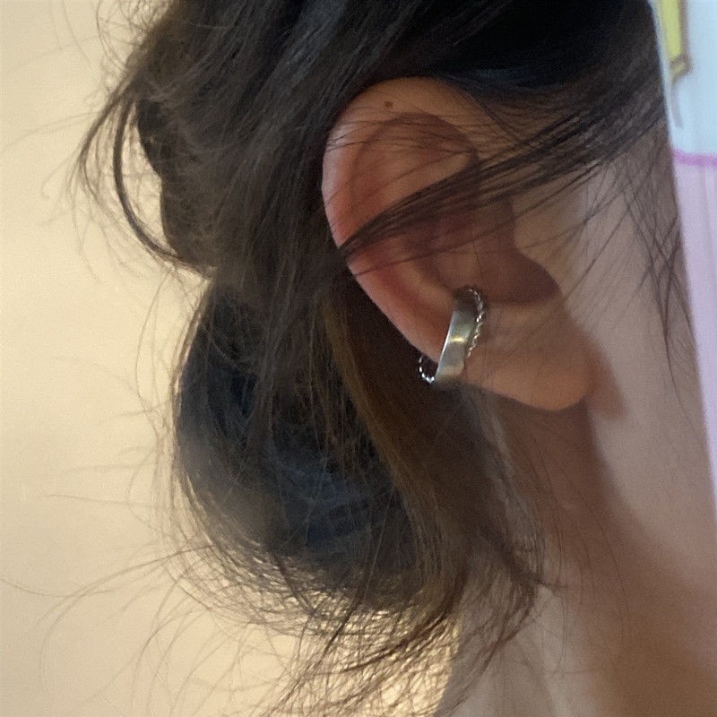 Clip de oreja de tipo C diseño de nicho femenino de alto sentido pequeño oído clip de hueso sin dolor oreja colgando ins pendientes ventas directas de fábrica