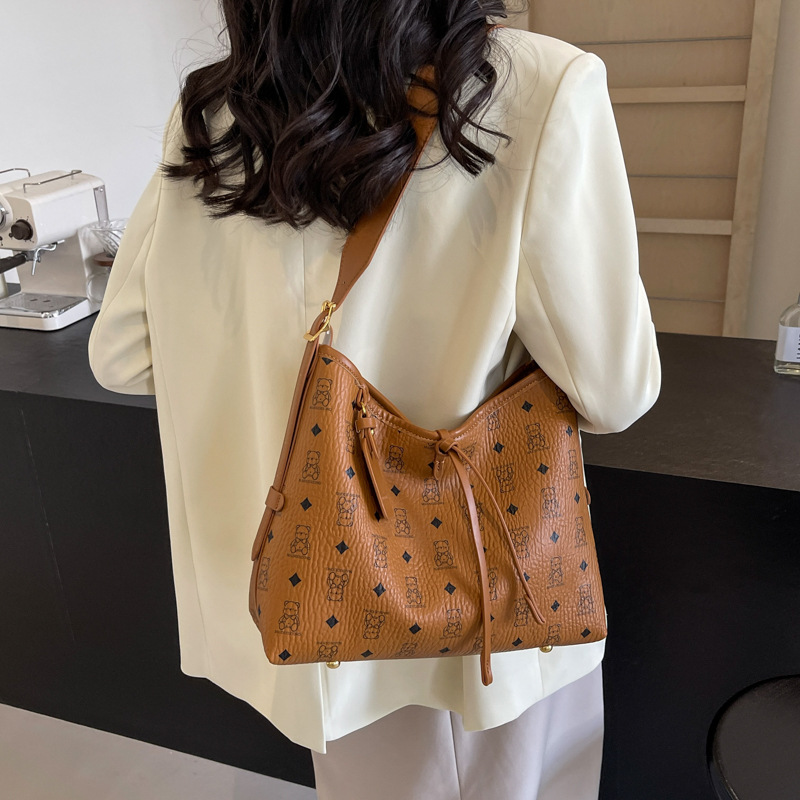 Large Capacity Underarm Shoulder Bag For Women Versatile Tote_voghion.com
