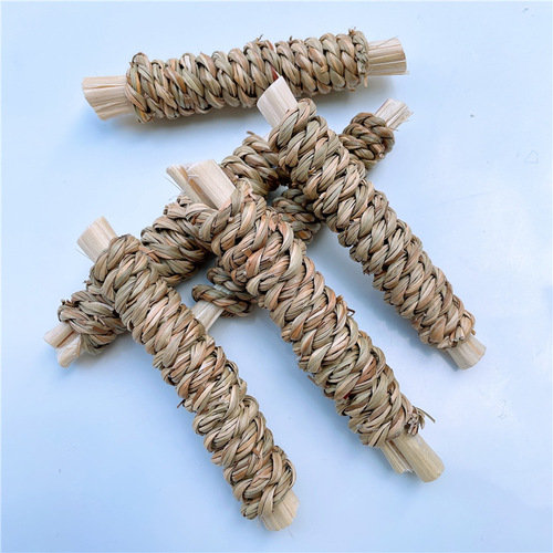 Sweet bamboo wrapped in water grass, small pet straw teething toy, rabbit, chinchilla, hamster, squirrel chewing molar, teething toy