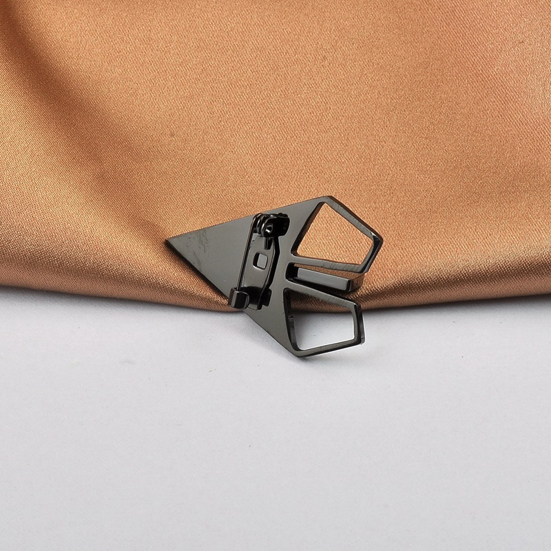 Simple Style Paper Airplane Stainless Steel Plating Unisex Brooches display picture 3