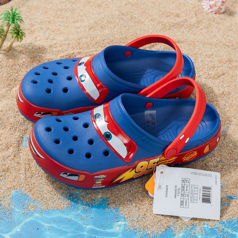 Cross McQueen 95 car-style clogs, unisex EVA closed-toe slippers, non-slip and wear-resistant sandals, available for wholesale Cross McQueen 95 car-style clogs, unisex EVA closed-toe slippers, non-slip and wear-resistant sandals, available for wholesale