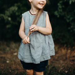 女童棉麻新款上衣設計感無袖兒童夏裝韓版百搭後開口荷葉下擺背心