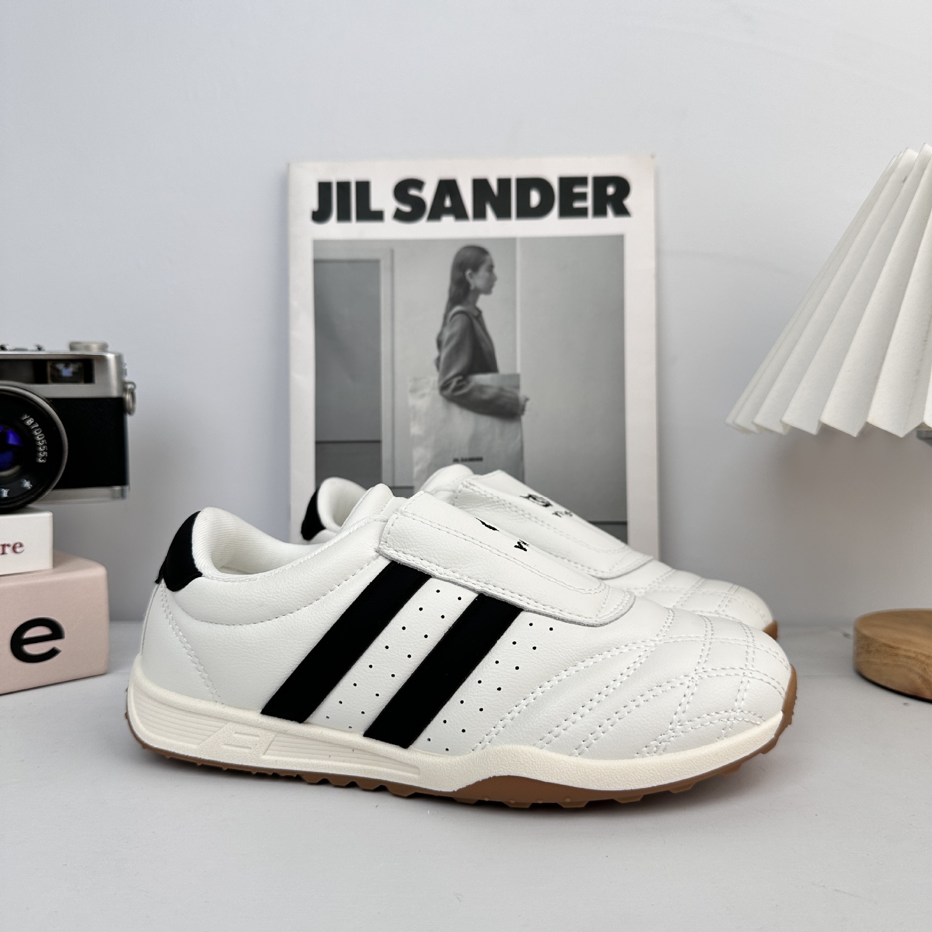 YUANBO Zapatos blancos de suela gruesa para mujeres 2025 nuevos zapatos deportivos casuales de otoño para mujeres zapatos de nicho