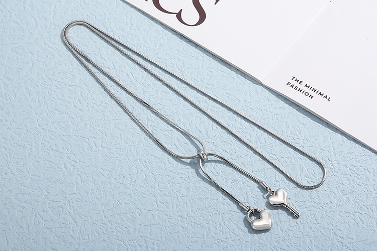 17g Weight PVD Coated Gold Plating Process Fashion Heart Shape Key Titanium Steel Necklace 1 Piece