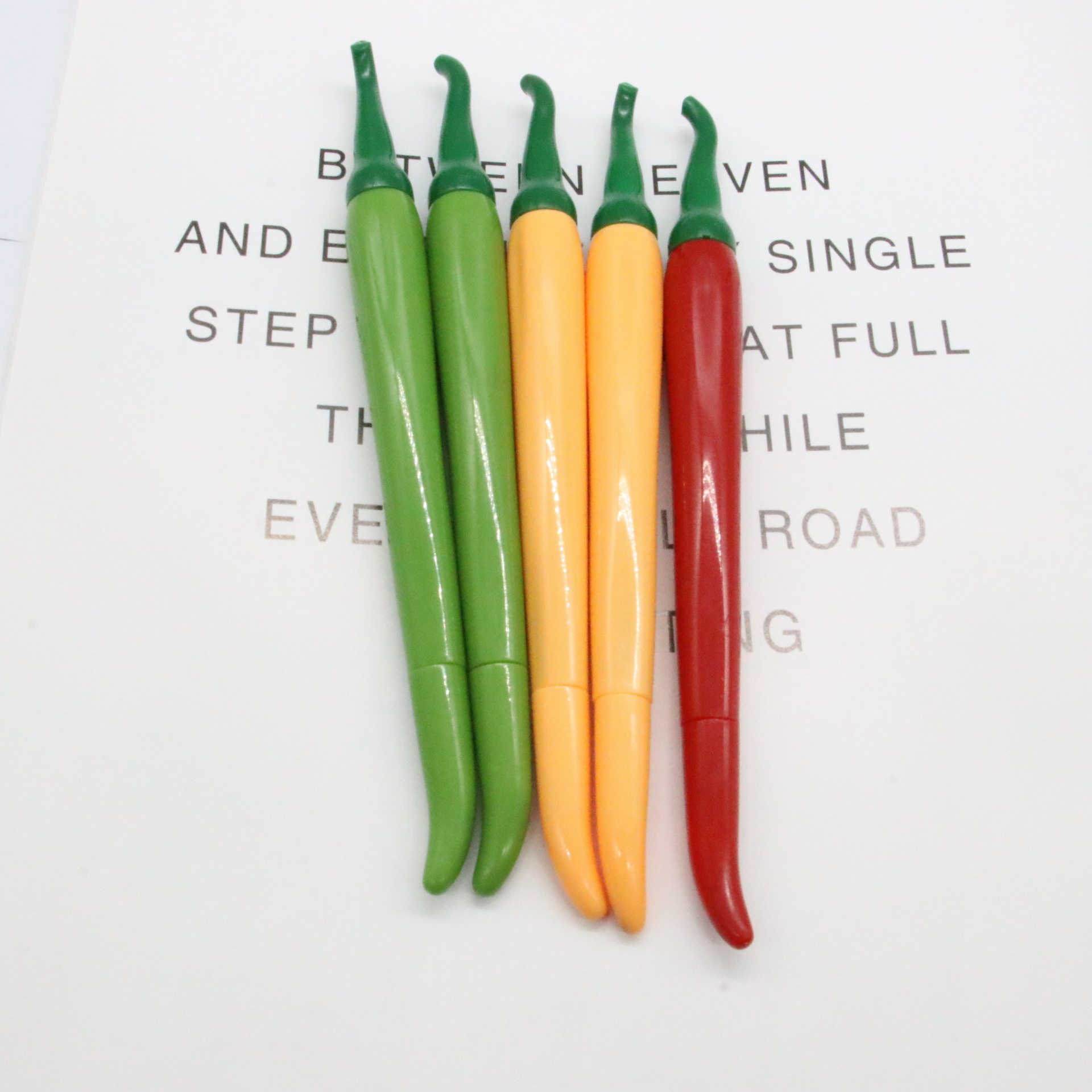 Creativo de dibujos animados lindo modelado pluma simulación mijo picante pluma fruta y verdura personalidad pimienta pluma de gel pluma de Chile de plástico