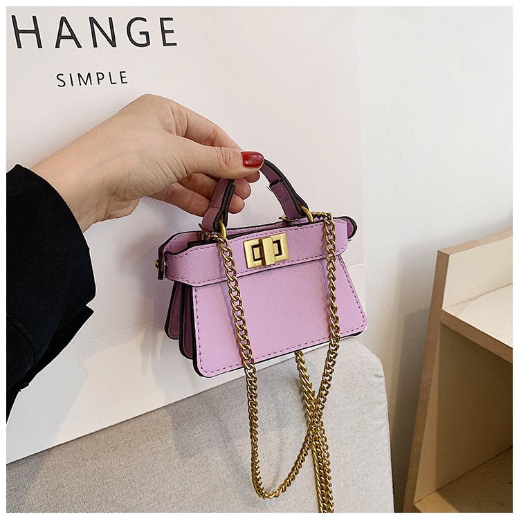 Nuovo stile di sfilata di celebrità di Internet di nicchia Stile di celebrità Stesso stile Borsa per rossetto con catena diagonale a mano con lucchetto a doppia faccia_voghion.com