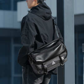 2025新款斜挎包男士挎包机能潮牌工装单肩休闲大容量邮差潮流背包
