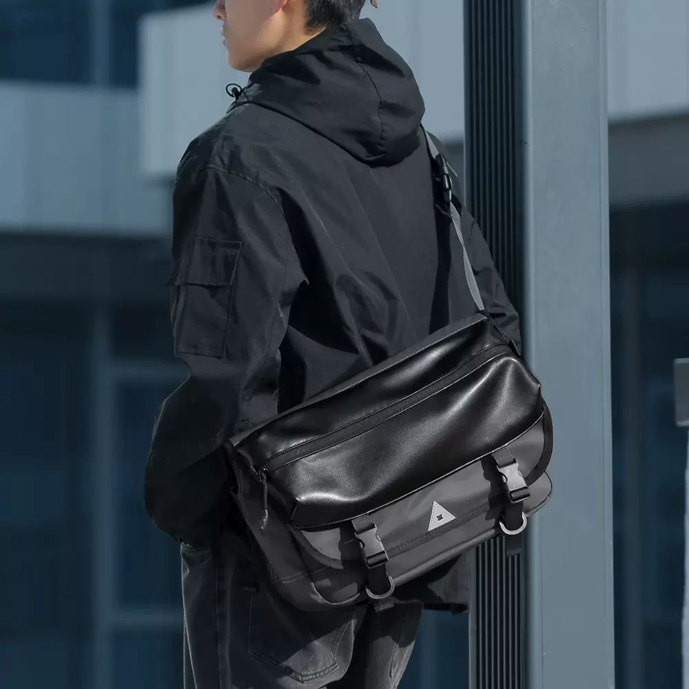 2025新款斜挎包男士挎包机能潮牌工装单肩休闲大容量邮差潮流背包