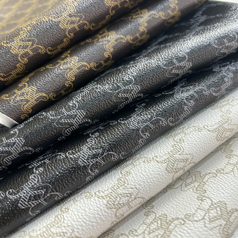 现货 新款1.2厚时尚老花M字母PVC皮革 女包箱包装饰盒人造革面料