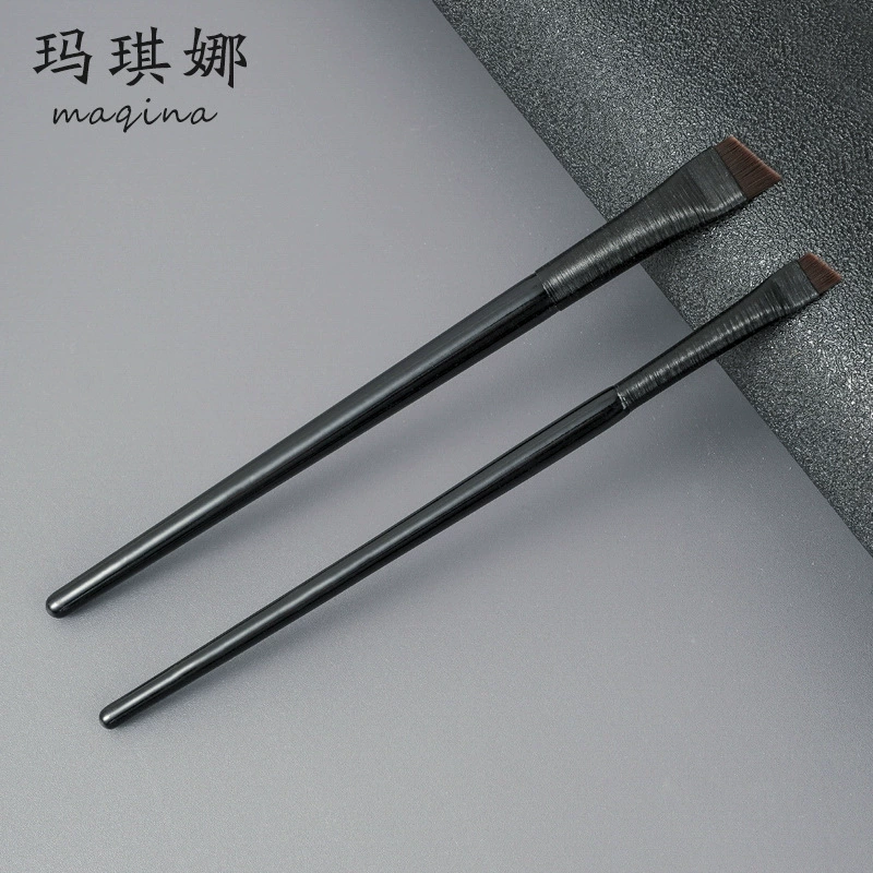 Eye pencil, brush, contouring