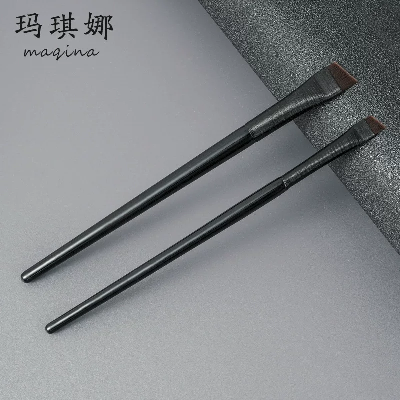 Eye pencil, brush, contouring