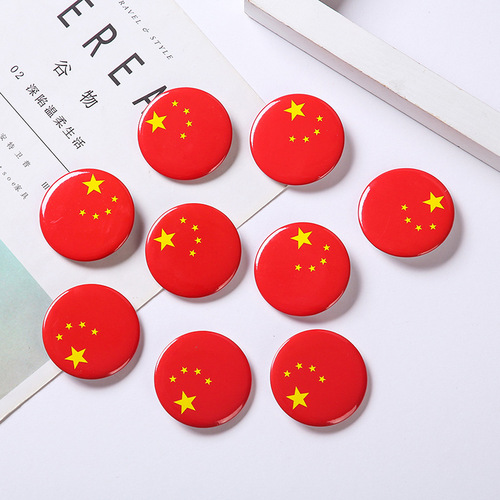 National Day Chinese-style badge with patriotic red flag, national flag brooch for kindergarten children's activities, performance, and decoration, emblem