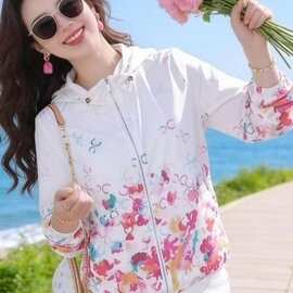 夏季新款印花连帽女士轻薄防晒外套时尚休闲百搭2026新款防晒衣女