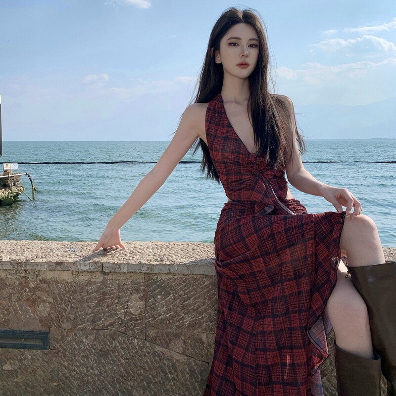 现货2025春夏红色格子套装蝴蝶贴花荷叶边挂脖上衣开衩半身裙套装|undefined