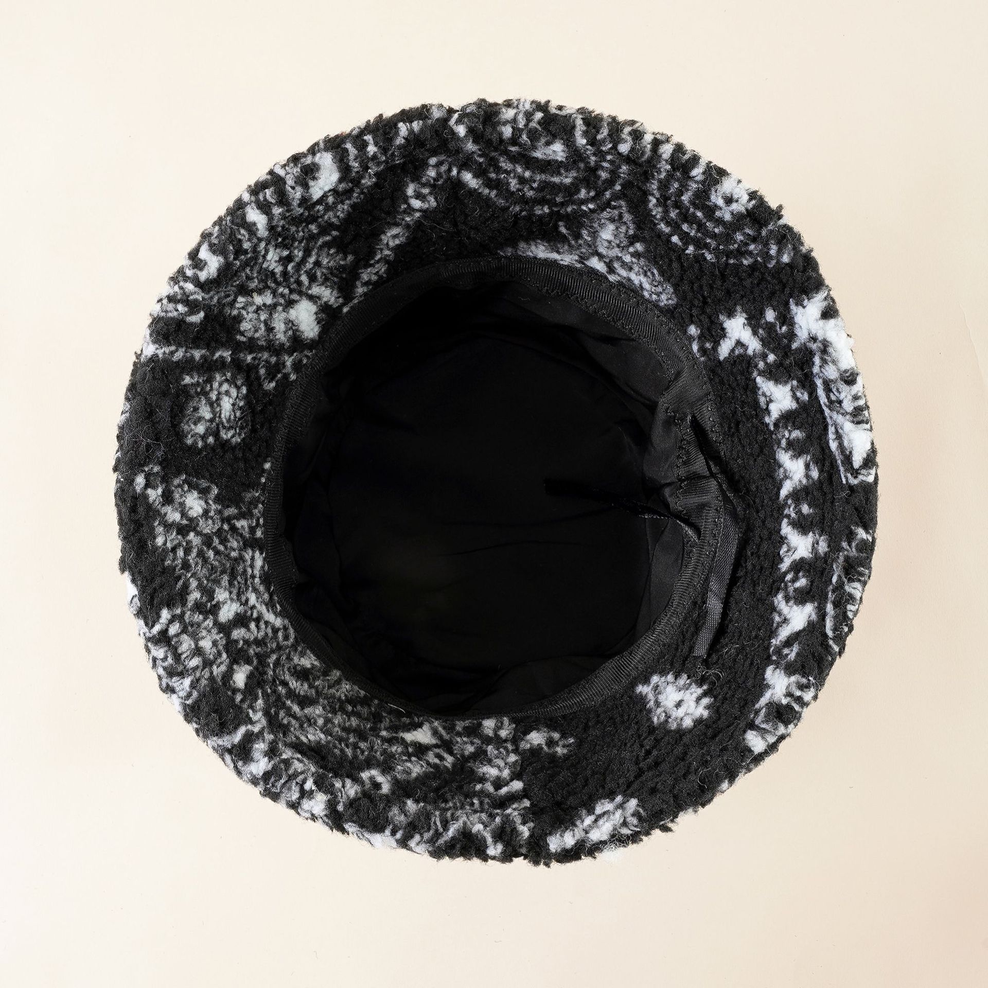 Sombrero de pescador negro otoño e invierno de las mujeres moda coreana marca de moda japonesa cara pequeña felpa ala corta sombrero de lavabo cálido