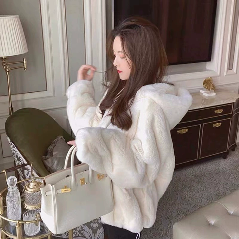Демисезонная тёплая бархатная куртка, свободный крой, в стиле Chanel