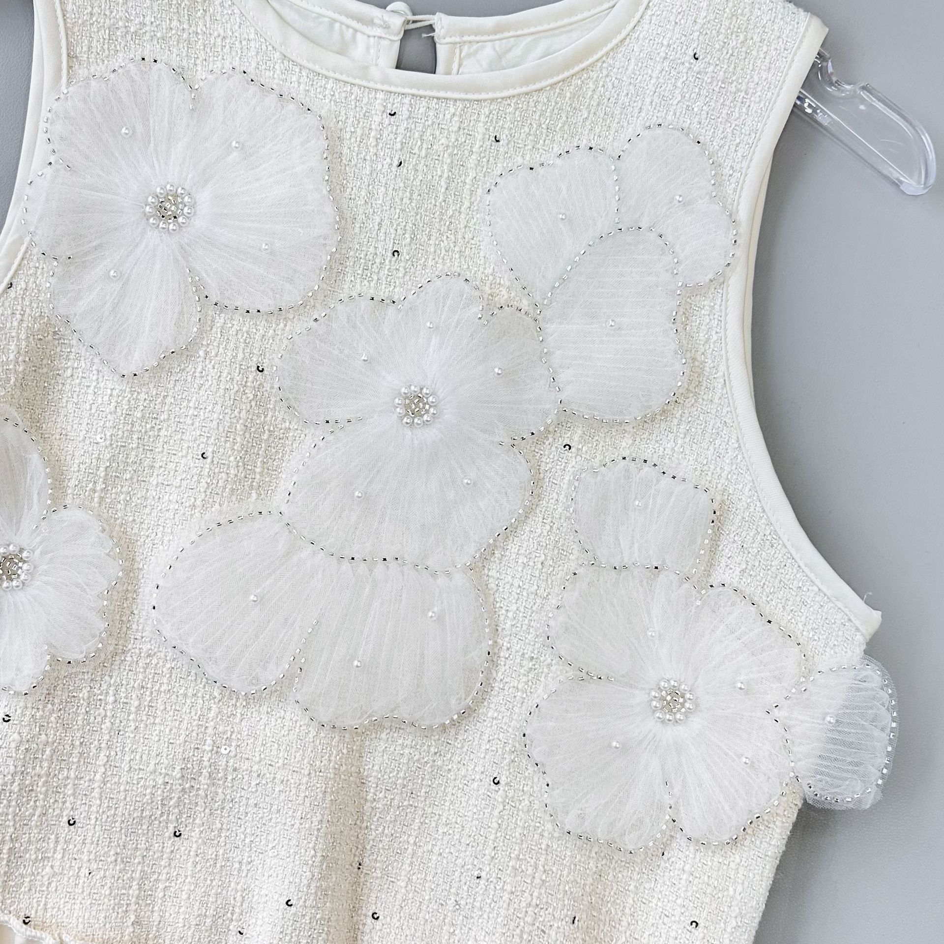 Perlas de alta calidad de bordado de flores pesadas bordadas flores blancas flores de pecho tridimensionales vestido de boda bolsas zapatos sombreros decoración