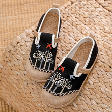 2025新款国潮民族风绣花鞋 古风旅游学生一脚蹬懒人老北京布鞋女