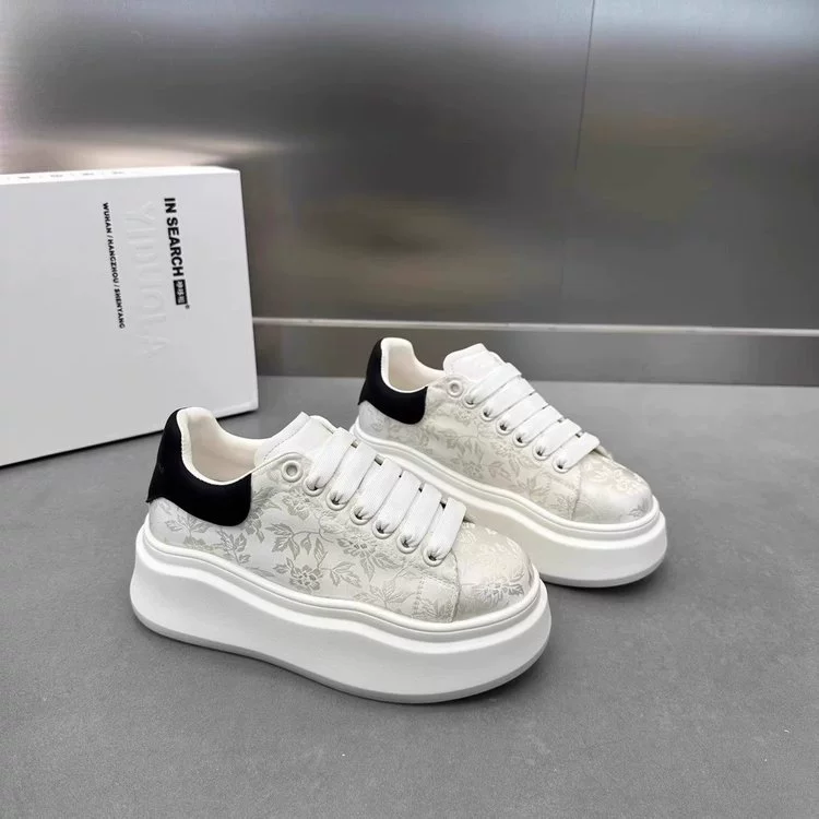 Новые женские кроссовки в китайском стиле с принтом и вышивкой, белые, 2025 года, новые универсальные повседневные туфли на толстой платформе, кеды, слипоны